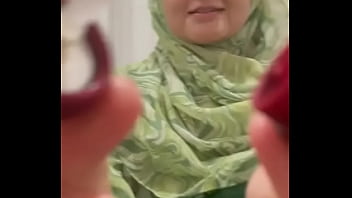 Kecantikan Tersembunyi Di Balik Hijab Yang Menggoda