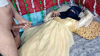Puki Memek Pengantin Desi Berbaju Kuning Ditusuk Keras Kontol Gede India Di Xvideos Xxx