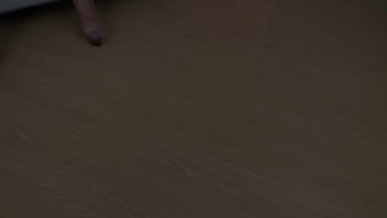 Ibu Berlekuk Menggoda Memuaskan Diri Dengan Mainan Getar