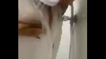 Menari Telanjang Dengan Goyangan Menggoda