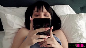 Ini Kontolmu? Adik Tiri Ngentot Setelah Lihat Foto Kontol Kakak Tirinya S13:e6