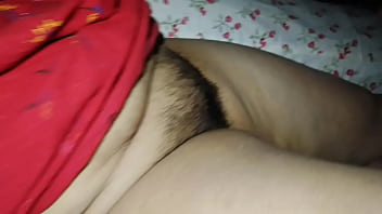 Desi Bhabi Membersihkan Bulu Kemaluannya Yang Lebat Dan Basah