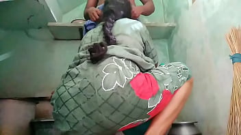 Bibi Desi Ngesot Di Kamar Mandi
