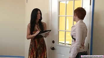 Milf Montok Berpayudara Kecil Digoyang Nafsu Klien Lesbian Sampai Merintih