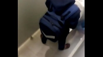 Cô Nàng Sinh Viên Vô Tư Tè Bậy