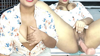 उर्फी की मोटी गांड और पेशाब की तेज धार वाली सेक्स मशीन का हिंदी ऑडियो