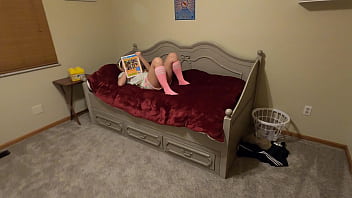 Ayah Tiri Menghamili Putri Tirinya Di Kamar Sementara Ibu Tiri Terlelap Di Bawah