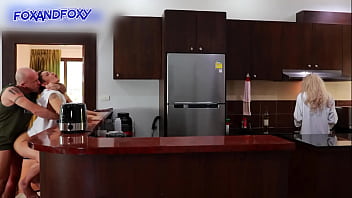 Nyaris Ketahuan Dikrempi Dubur Dari Belakang Sambil Mertua Masak Sarapan