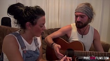 Kakak Tiriku Si Bajingan Yang Bikin Napsu