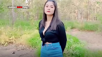 Sperma Deras Mengalir Keluar Dari Memek Remaja Asia Dan Menetes Ke Lantai.