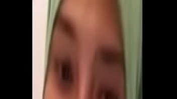 Gadis Berhijab Amatir Menggoda Kekasihnya Dengan Rayuan Mesra