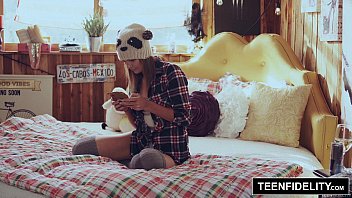 Kejutan Penuh Sperma Ayah Tiri Di Dalam Memek Shyla Ryder