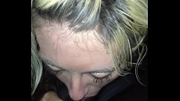 Missa Menggoyang Pantatnya Dengan Liar Di Atas Kontolku Yang Keras