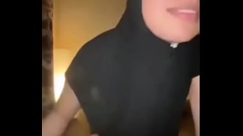 Mengeksploitasi Lubang Sempit Dengan Batang Besar Di Balik Jilbab