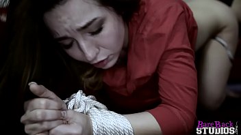 Bambi Brooks Menggoda Anak Tiriku Dengan Gairah Tak Tertahankan
