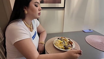 Adik Tiri Turki Bergoyang Pantat Besarnya Dihardik Abang Tiri Usai Makan Siang – Adepan Panas Amatir