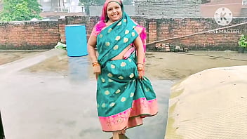 Bhabhi Digilat Kontol Di Tengah Hujan Deras, Suara Erangannya Bikin Panas
