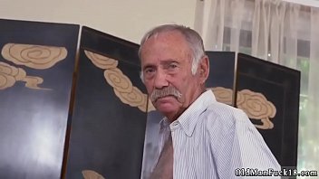 Gadis Thailand Tua Dan Ayah Tiri Mesra Dalam Adegan Vintage Yang Panas