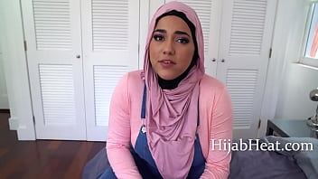 Adik Tiri Arab Montok Menggodaku Dengan Hummus Demi Dapatkan Kenikmatan