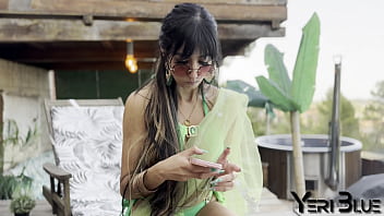 Menggoda Istri Muslim Berhijab Di Kolam Renang – Aaliyah Yasin