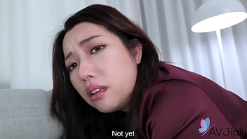 Istri Rumah Tangga Cici Dari China Dengan Payudara Besar Memainkan Penis Keras.