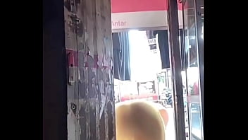 Tak Tahan Lagi, Saat Jemur Baju Malah Diajak Bercinta