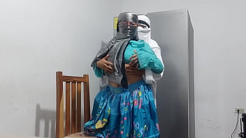 Arab Ngentot Di Depan Kulkas Sampai Klimaks Memuaskan – Adegan Ranjang Asli