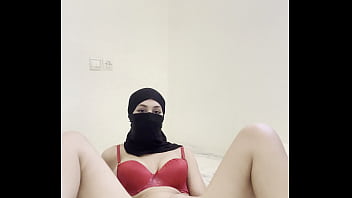 Gadis Arab Berhijab Nikab Menggoda Dirinya, Mainkan Memek, Gosok Klitoris, Fantasi Eroti Muslim Sendiri