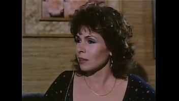 Gadis Nakal Bergaya Retro