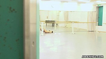 Penari Balet Asia Ini Punya Hasrat Yang Harus Dipuaskan Dengan Jilatan