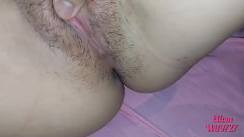 Mainin Memek Adik Tiriku Sambil Nonton Bokep, Lihat Betapa Basah Dan Nikmatnya Dia