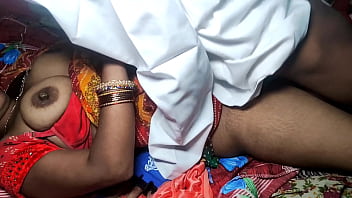 गरमा गरम देसी बीबी की चुदाई का मजा, हिंदी में कराहने की आवाज़ के साथ