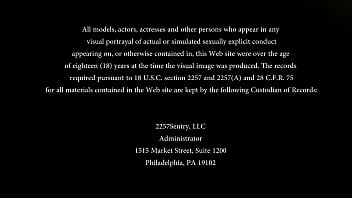 Gadis Remaja Penyembah Kaki Membungkuk Untuk Dimasukin Dari Belakang