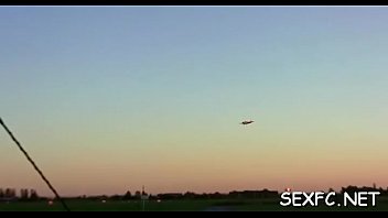 Gadis-gadis Mesum Yang Nyaris Telanjang Asyik Memuaskan Hasrat Pada Batang Kemaluan