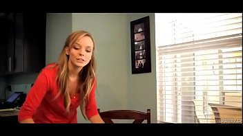 Bibir Mesumku Menggoda Ibu Tiriku Yang Tersesat