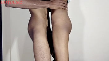 Istri Desi India Yang Panas Menggoyang Pantatnya Dengan Gaya Doggy Bersama Suami