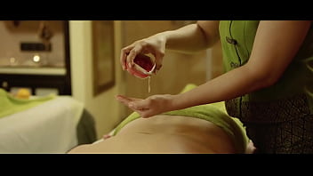 Pijatan Menggoda Dari Istri Seksi Kakak Tiriku