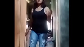 Gadis Indo Nakal Menggoda Di Atas Meja Dapur