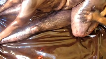 Istri Rumah Tangga Bergairah Dengan Bokong Besar Yang Menggoda