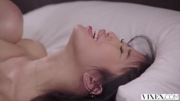 Gadis Asia Muda Yang Nakal Bercinta Liar Dengan Tetangga