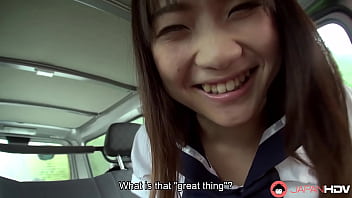 Mikoto Mochida, Gadis Jepang Dengan Payudara Montok, Menghisap Kontol Di Dalam Mobil Tanpa Sensor.