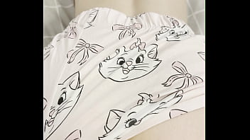 Kakak Tiri Berpantat Besar Menyiram Adik Tirinya Lalu Dihardiki Tanpa Ampun