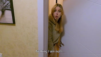 Kakak Kasar Memaksa Memakai Memek Adik Tirinya Yang Genit