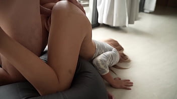 Menghardiki Gadis Asia Mungil Ini Sampai Terkapar