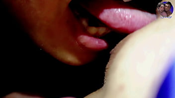 เพื่อนบ้านสาวสุดเซ็กซี่โดนเย็ดหีเลียจิ๋มจนน้ำแตกซะเละ