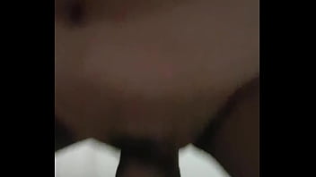 Gadis Pengantin Hampir Tak Kuasa Menahan Nafsu Saat Merasakan Batangku Yang Keras