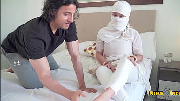 Gadis Muslimah Berpayudara Besar Yang Patuh Dihardcore Ganas Oleh Cowok Desi