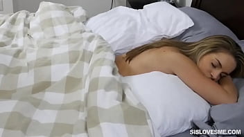 Kimmy Granger Terbangun Dengan Tubuh Basah Dan Perih Setelah Digilir Abang Tirinya Semalaman!