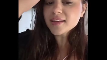 Aku Dengar Kau Lagi Horny, Aku Segera Datang Buat Bikin Kau Makin Panas!