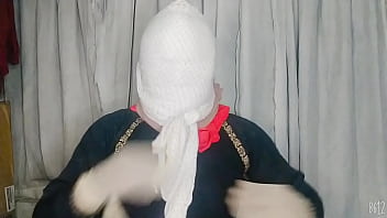 Gadis Berhijab Mengikat Dirinya Sendiri Dengan Gairah